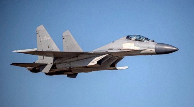 台湾の防空識別圏に進入した中国軍の戦闘機「殲16」の同型機=台湾国防部提供