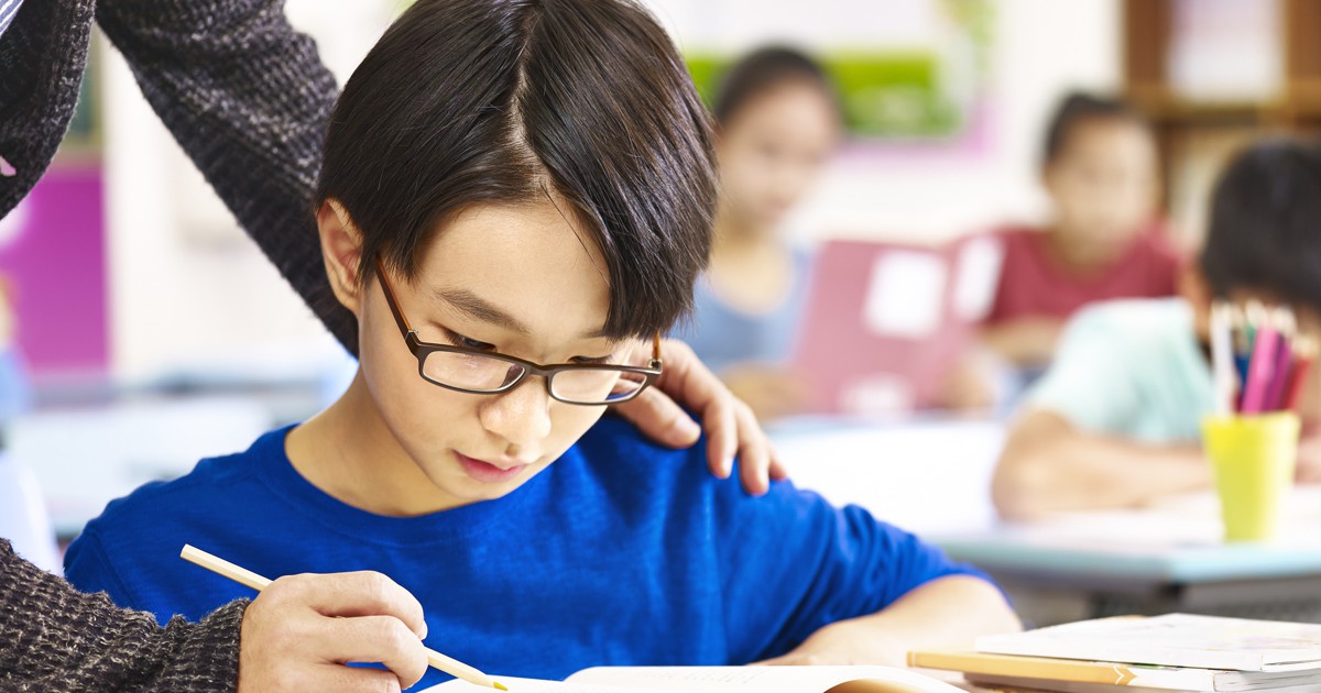 小学生の眼鏡使用率は塾で増えスポーツクラブで減る ヘルスデーニュース 毎日新聞 医療プレミア