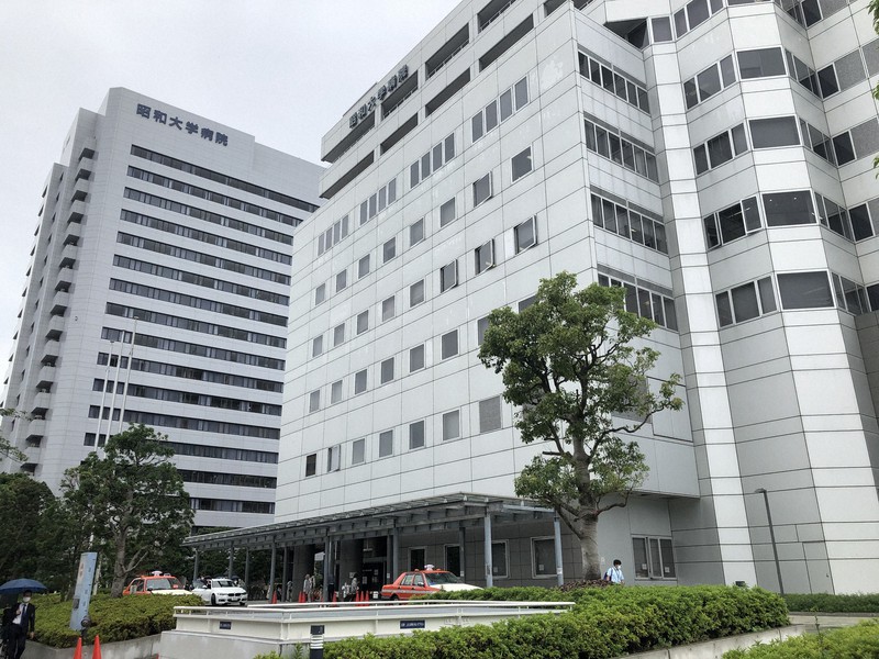新型コロナウイルス感染者に対応している昭和大学病院=東京都品川区で2020年7月10日午前10時30分、島田信幸撮影