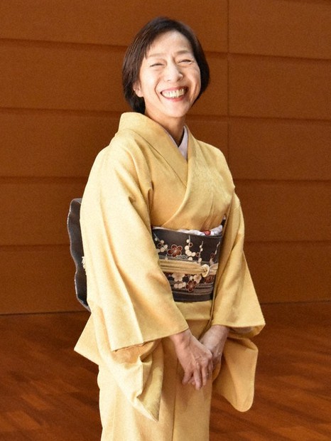 日本舞踊を教える花柳旭扇さん=大阪市内で、菅沼舞撮影
