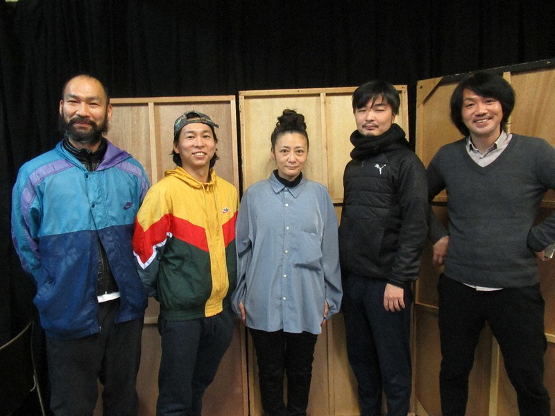 ボラ☆ボラの舞台に出演する(右から)前田晃男、有田達哉、皆川あゆみ、寒川晃、福重友=畑律江撮影