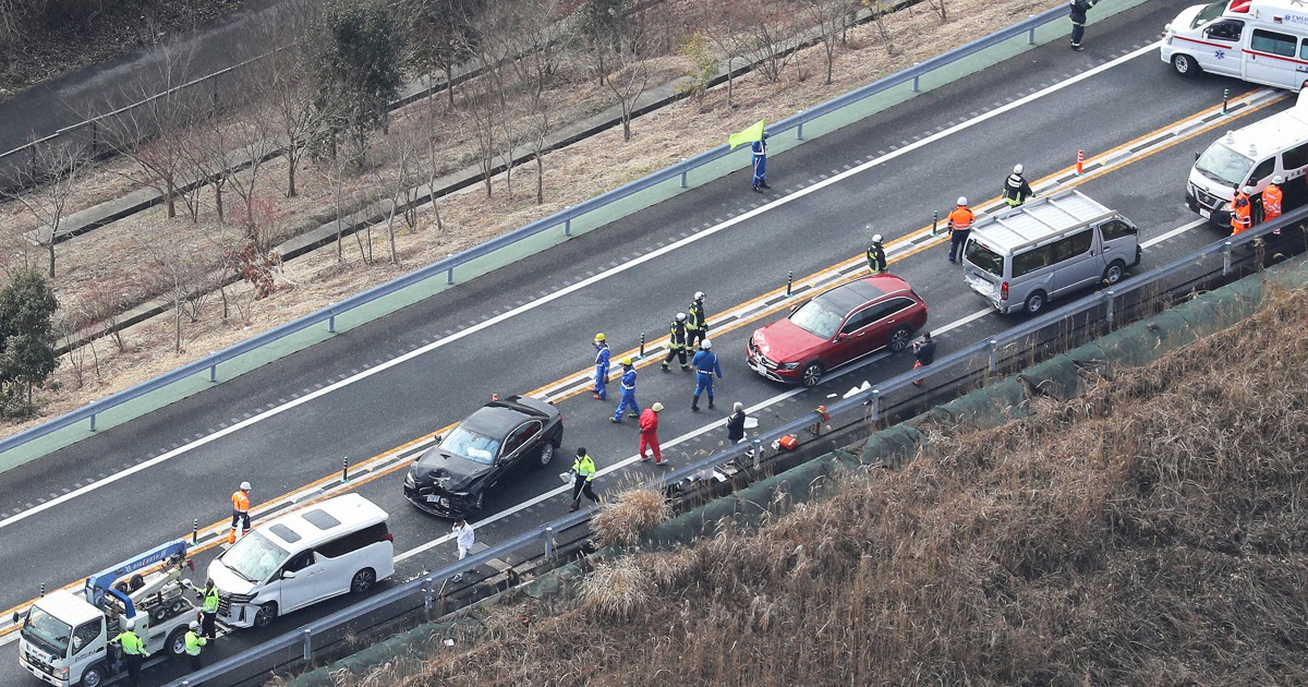 圏央道で多重事故 車12台絡み、5人けが 千葉・木更津 毎日新聞 圏央道で多重事故 車12台絡み、5人けが 千葉・木更津 毎日新聞
