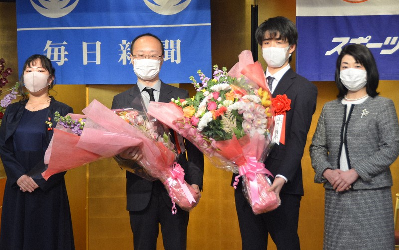 渡辺王将と藤井竜王 王将戦歓迎セレモニーに 第3局は栃木 大田原 毎日新聞