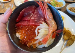 朝食ビュッフェの海鮮丼（センチュリーマリーナ函館）＝筆者撮影