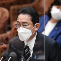 衆院予算委員会で自民党の尾身朝子氏の質問に答える岸田文雄首相＝国会内で2022年1月31日午後1時47分、竹内幹撮影