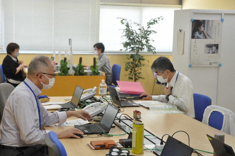 ヤングケアラーの専用相談窓口=神戸市中央区で2021年6月1日午前11時20分、宮本翔平撮影