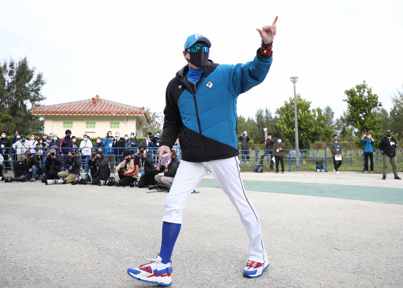 コロナ吹き飛ばして 苦境の沖縄 新庄ビッグボス効果に期待 毎日新聞