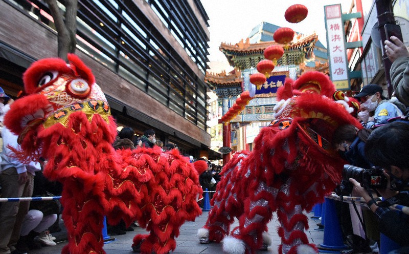 春節祝い、赤い獅子舞う 横浜中華街 ／神奈川 | 毎日新聞