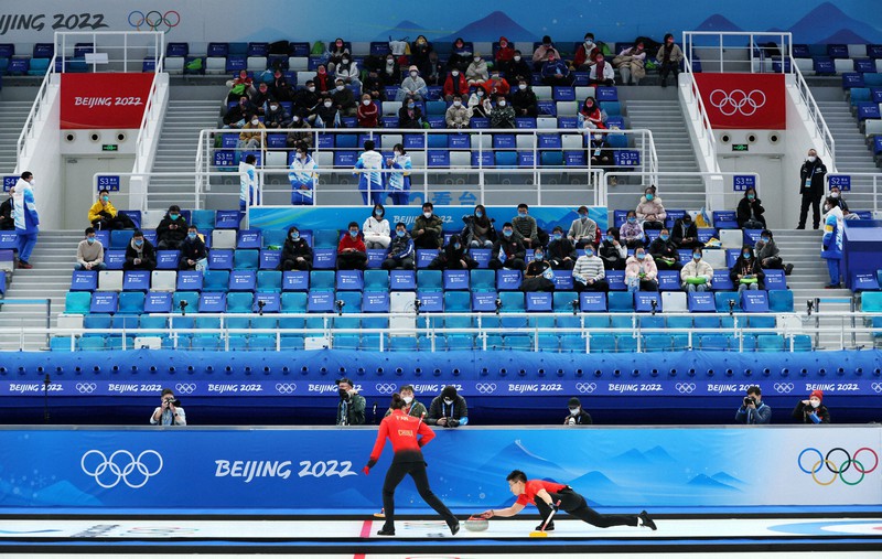 チームガイスト2 北京オリンピック 中国 公式球 ５号球 フィナーレ 北京五輪の競技会場は熱狂と静寂が交錯 スタンドは招待客限定 | 毎日新聞