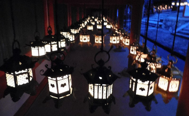 幻想的明かり 釣り灯籠1000基 奈良 春日大社 奈良 毎日新聞 幻想的明かり 釣り灯籠1000基 奈良 春日大社 奈良 毎日新聞