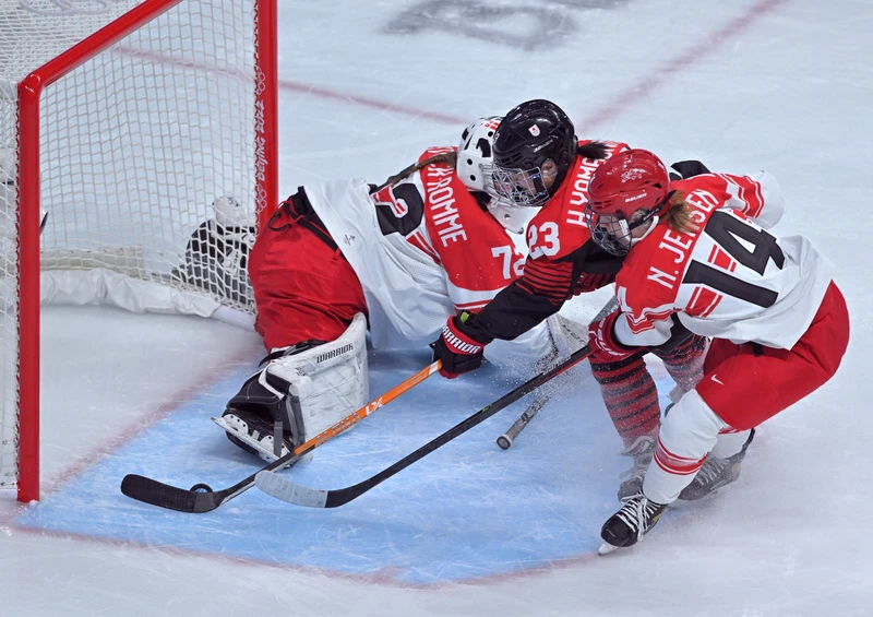 アイスホッケー女子 日本 デンマーク降し連勝 序盤から攻め主導権 毎日新聞