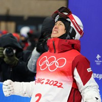 モーグル男子決勝 堀島行真 銅メダル [写真特集1/14] | 毎日新聞