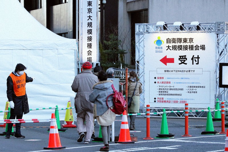 新型コロナ 自衛隊接種 本格化 東京 前週の3倍 大阪始動 毎日新聞