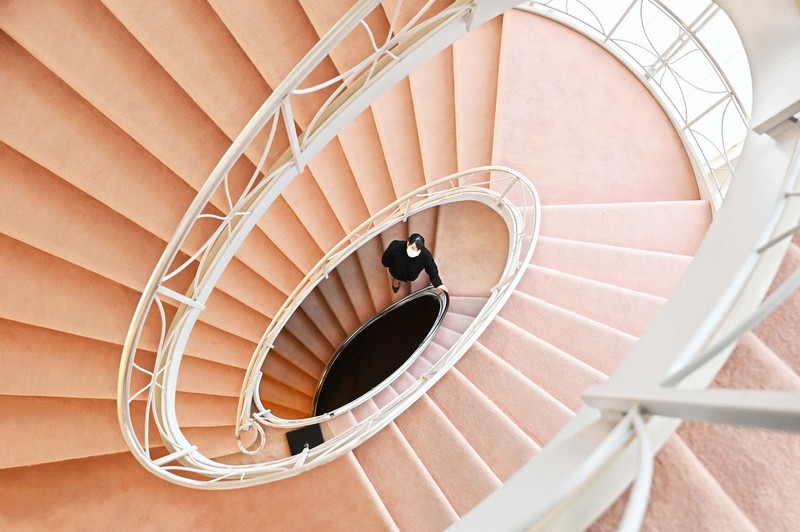 見上げるとそこに愛が ハート形らせん階段が人気 京都の老舗ホテル 毎日新聞