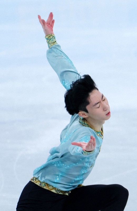 男子SPで演技する韓国の李時炯＝北京・首都体育館で2022年2月8日、貝塚太一撮影