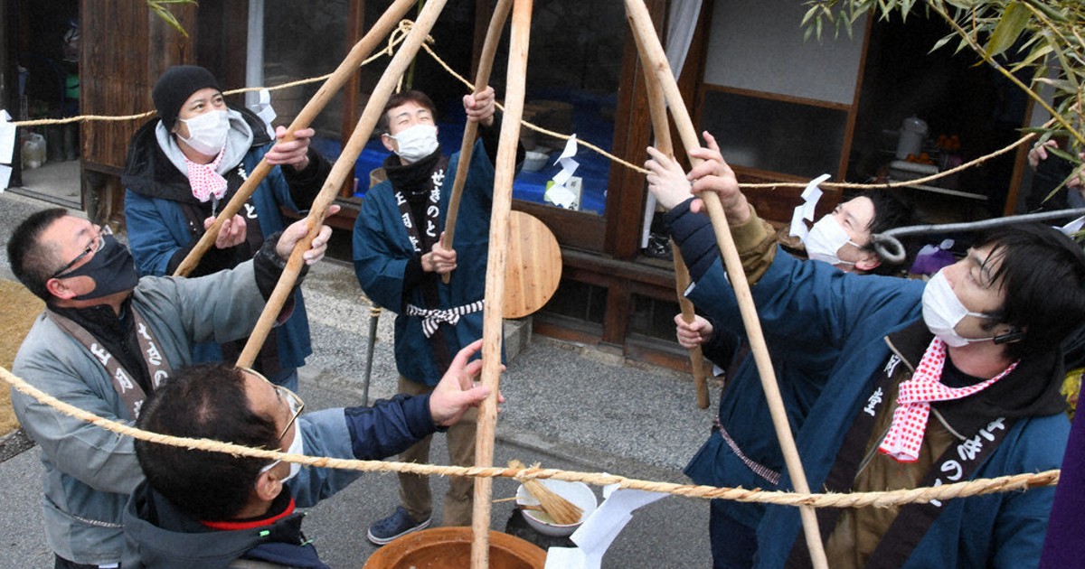 千本杵で餅つきあげ 疫病退散願う伊賀の奇祭で2年ぶり「エトォー