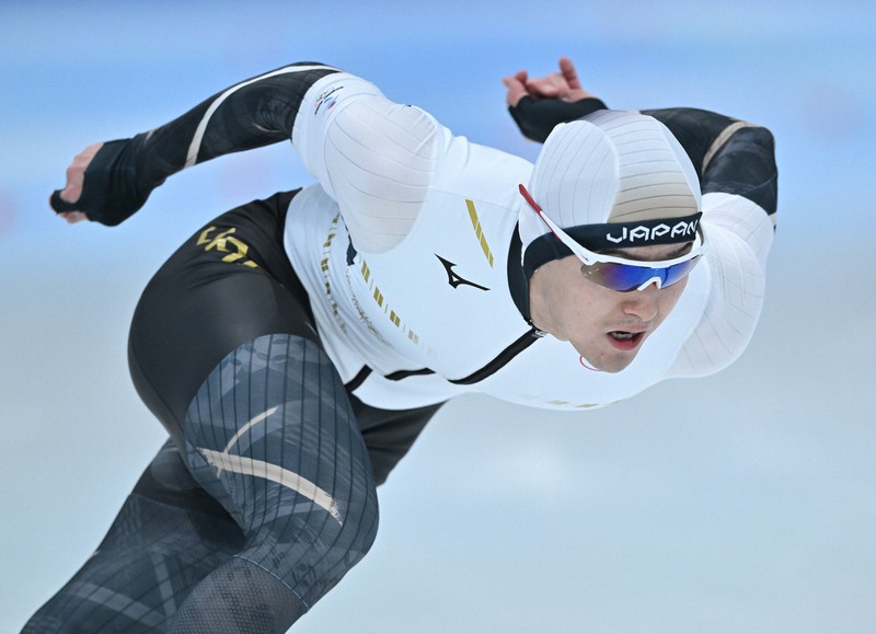 村上右磨、34秒57で8位 スピードスケート男子500m | 毎日新聞