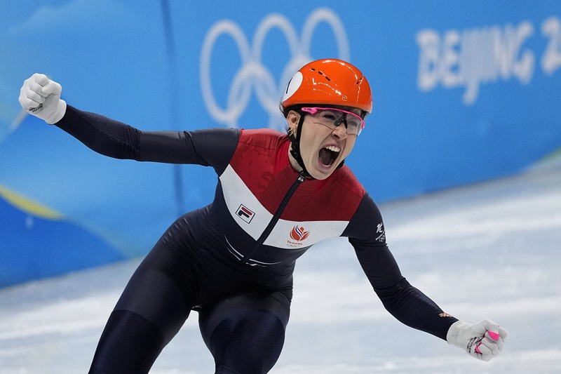 27歳で急逝した友にささげる金 オランダチーム、天に投げキス | 毎日新聞