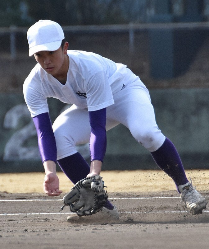 繋ぐ・センバツ2022天理：選手紹介／7 川端亮希内野手／中村律貴内