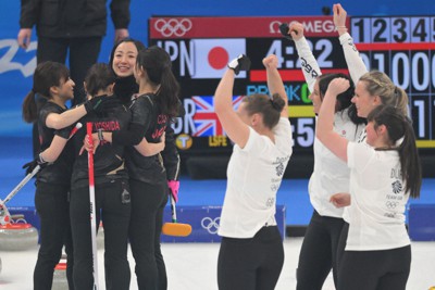 ARで巨大な「中国結び」、選手団は第九で入場 北京五輪閉会式 | 毎日新聞