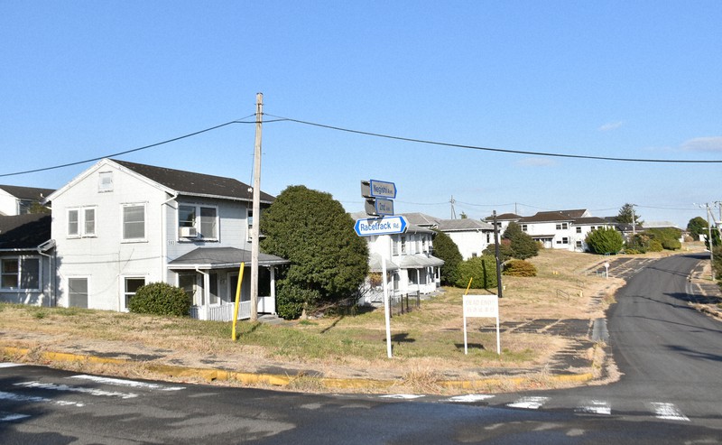 1989年米海軍横須賀基地・横浜住宅地区電話帳 ゴーストタウン化した横浜・米軍接収地に囲まれ暮らす日本人夫妻