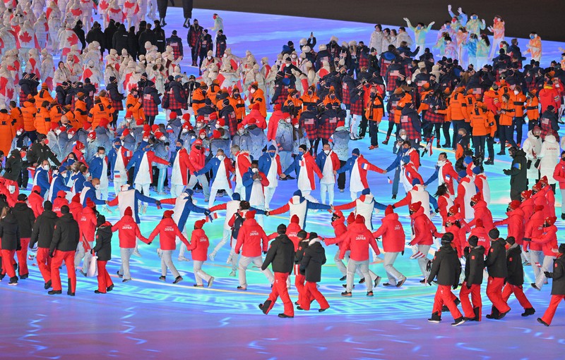 主役は笑顔の選手たち 唯一の政治色は「花火」 北京五輪閉会式 | 毎日新聞