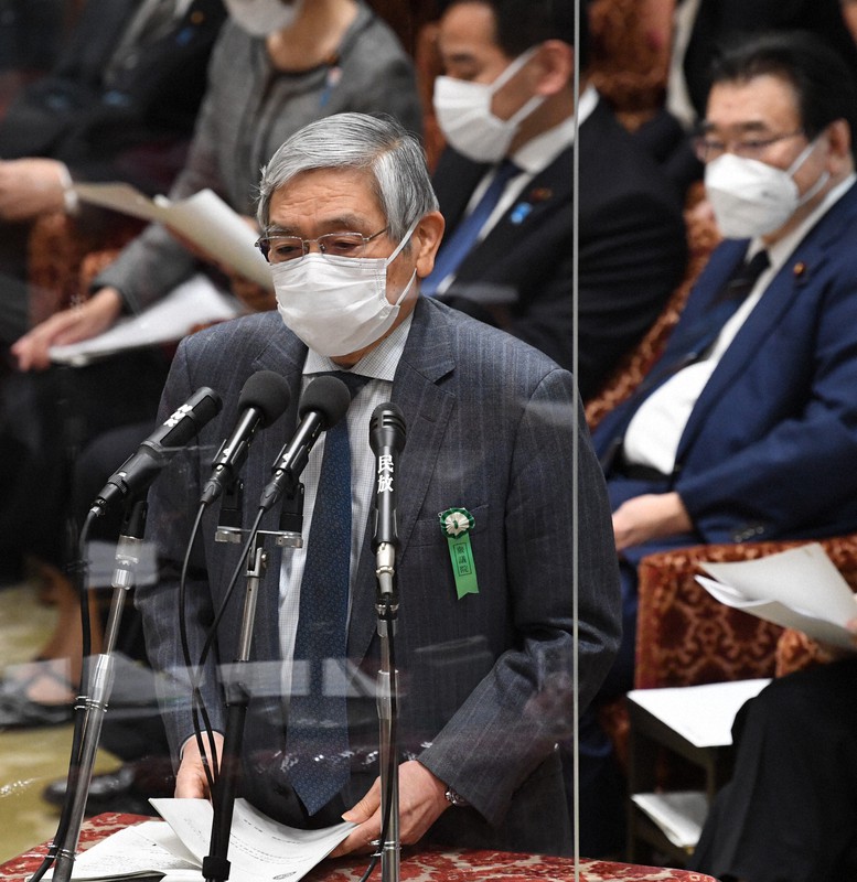 衆院予算委員会で質問に答える日銀の黒田東彦総裁=国会内で2022年2月7日、竹内幹撮影