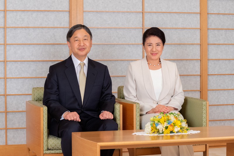 天皇陛下62歳 沖縄復帰50年「道のり見つめ心寄せて行きたい」 | 毎日新聞