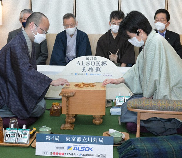 第71期ALSOK杯王将戦：第4局 光った藤井の構想 | 毎日新聞