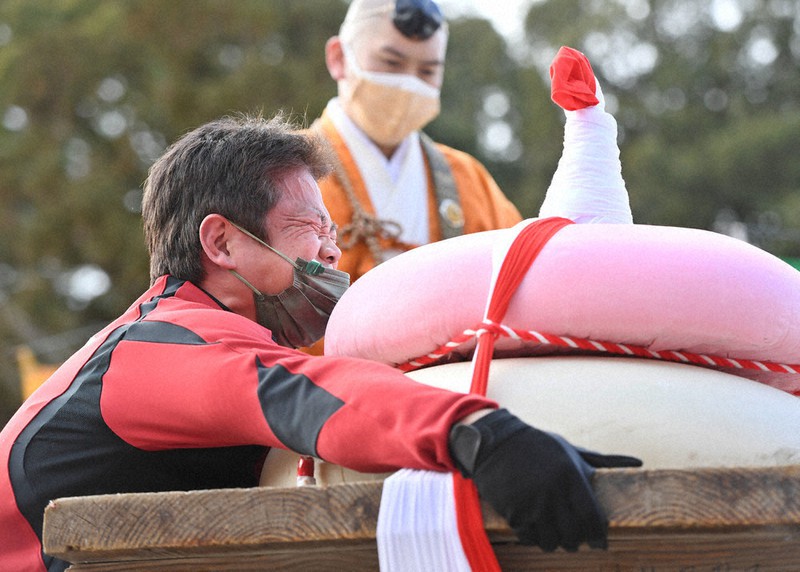 願い込め餅、上がった！？ 京都・醍醐寺 | 毎日新聞