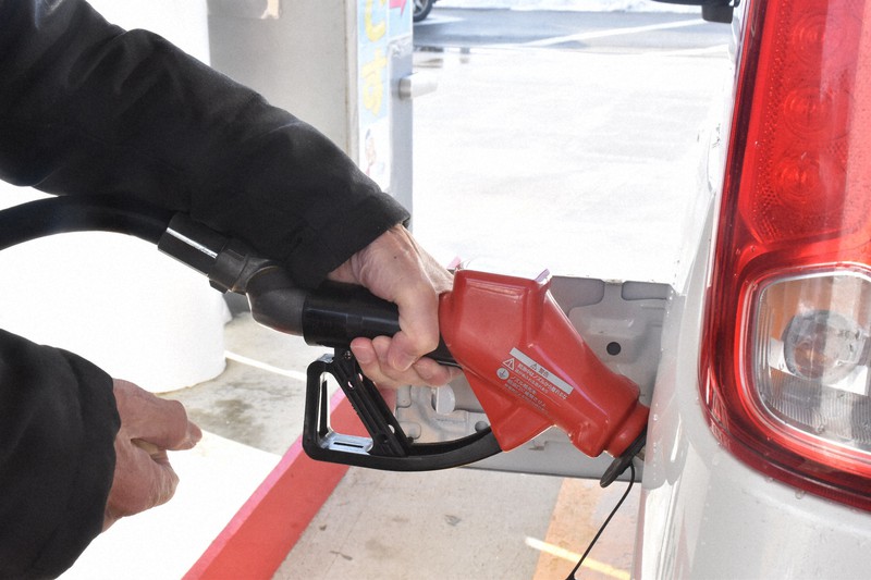 ウクライナ侵攻でガソリン価格は 対応遅れれば さらに家計圧迫 毎日新聞