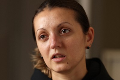 インタビューに答えるカテリーナ・グジーさん＝東京都千代田区で2022年2月23日、小川昌宏撮影