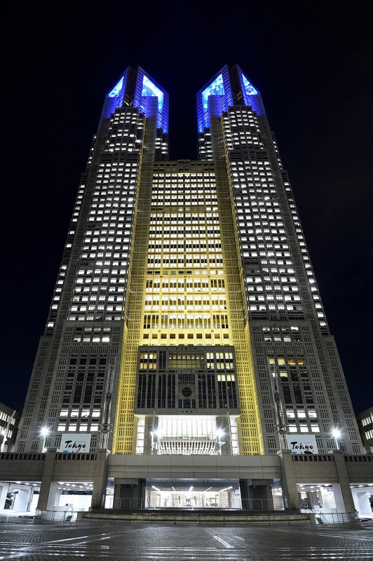 都庁ウクライナ国旗色にライトアップ 写真特集1 5 毎日新聞