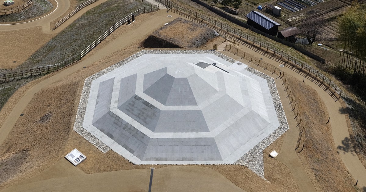 よみがえった牽午子塚古墳 築造時の石張り八角墳復元 奈良・明日香