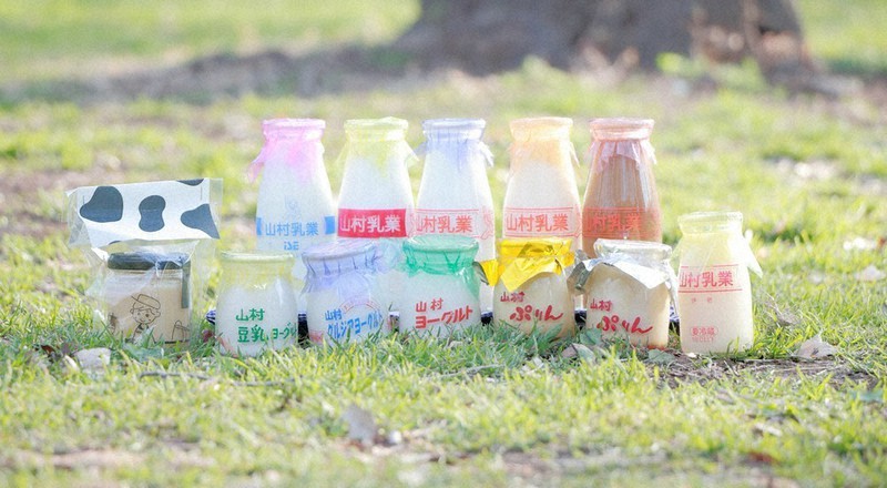 牛乳瓶蓋「ガチャガチャ」に 年配には懐かしく、若者には新鮮 1カ月