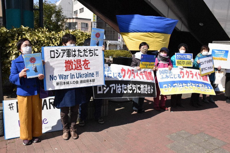 ウクライナ侵攻 ロシア軍は撤退を 人が抗議 徳島 徳島 毎日新聞