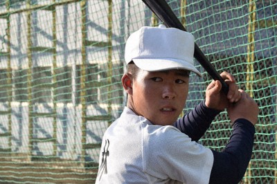 頂点へ・センバツ山梨学院：選手紹介／9止 星野泰輝外野手／張本哲志外