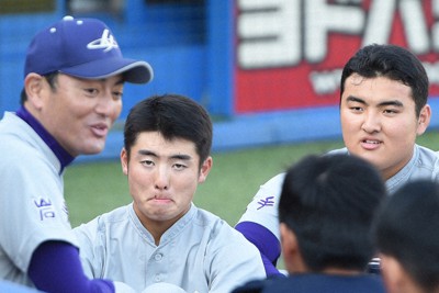 頂点へ・センバツ山梨学院：選手紹介／9止 星野泰輝外野手／張本哲志外