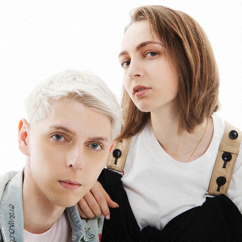 ロシア出身ユーチューバー ピロシキーズ の怒り ウクライナ侵攻 毎日新聞