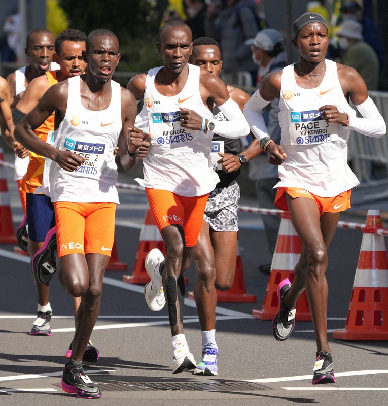 東京マラソン、キプチョゲが優勝 日本国内最高の2時間2分40秒