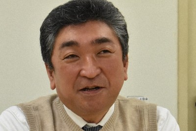 浜松市発達相談支援センターの内山敏所長＝浜松市中区鍛冶町で2022年2月22日、太田圭介撮影