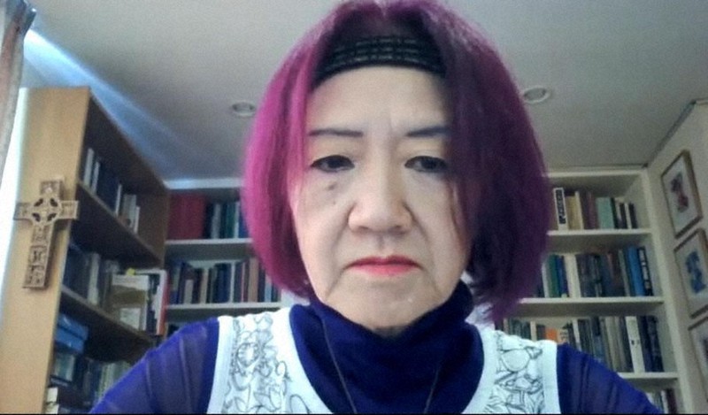 オンラインでインタビューに答える浜矩子さん
