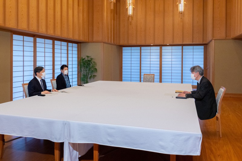 【コロナと戦う日本国民と皇室】新品　皇室写真集 Amazon.co.jp: 天皇陛下御即位記念 特別報道写真集 令和の皇室