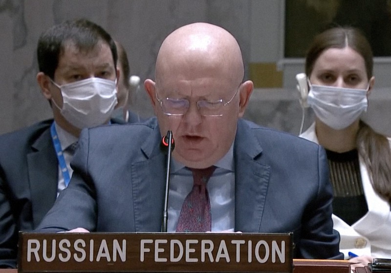 安全保障理事会で自説を展開するロシアのネベンジャ国連大使=米ニューヨークの国連本部で2022年3月11日、国連のウェブTVより