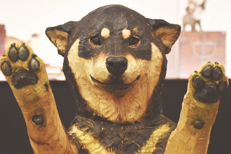 愛らしく温かみも 木彫り動物大集合 はしもとみおさん作品展 島根 毎日新聞