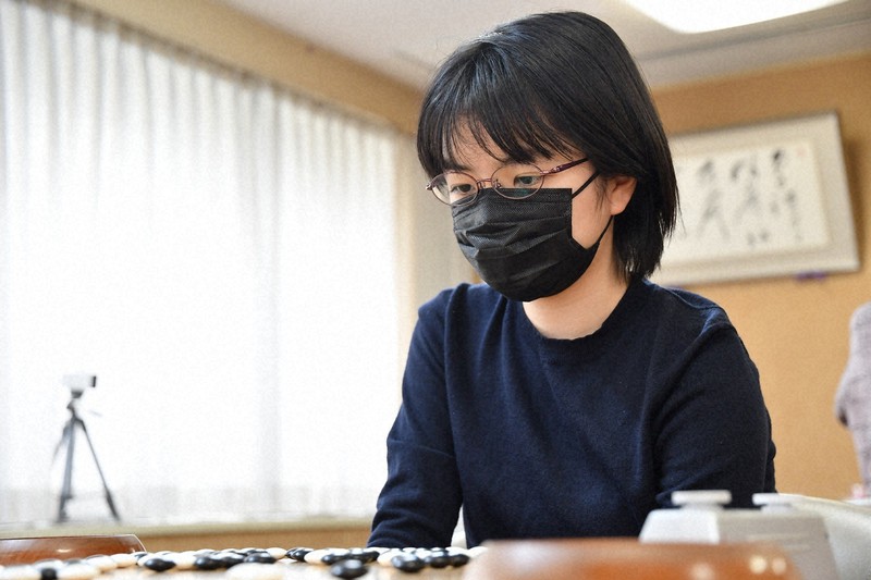 上野愛咲美女流棋聖に勝利した仲邑菫二段=東京都千代田区の日本棋院で2022年3月10日(日本棋院提供)