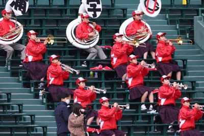 アルプス席に響くブラスバンド応援 3年ぶり生演奏 選抜高校野球 | 毎日新聞