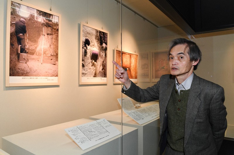 高松塚古墳壁画 発見五十周年記念初日カバー実定便 高松塚古墳壁画の切手販売 発見50年の記念 - 日本経済新聞