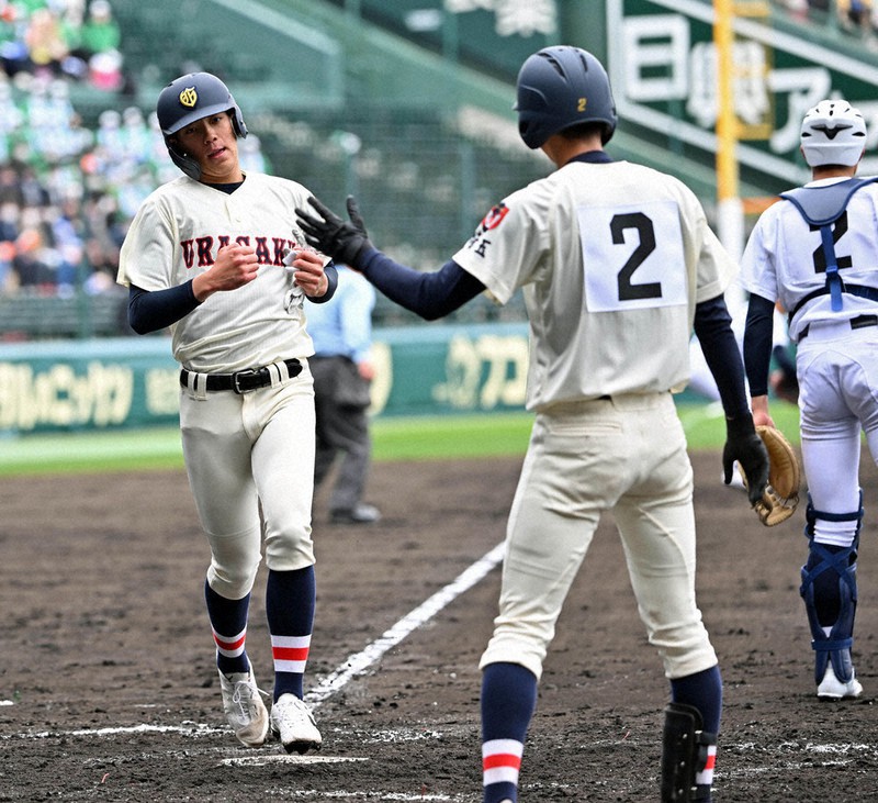 センバツ高校野球 浦学、初戦飾る 強打で援護、力投の宮城 ／埼玉