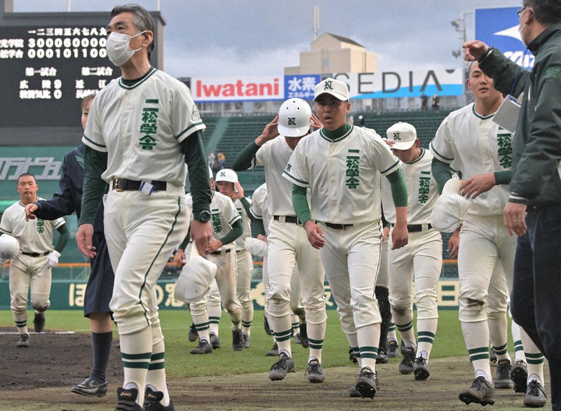 センバツ高校野球 二松学舎、反撃及ばず 粘るプレー、拍手やまず